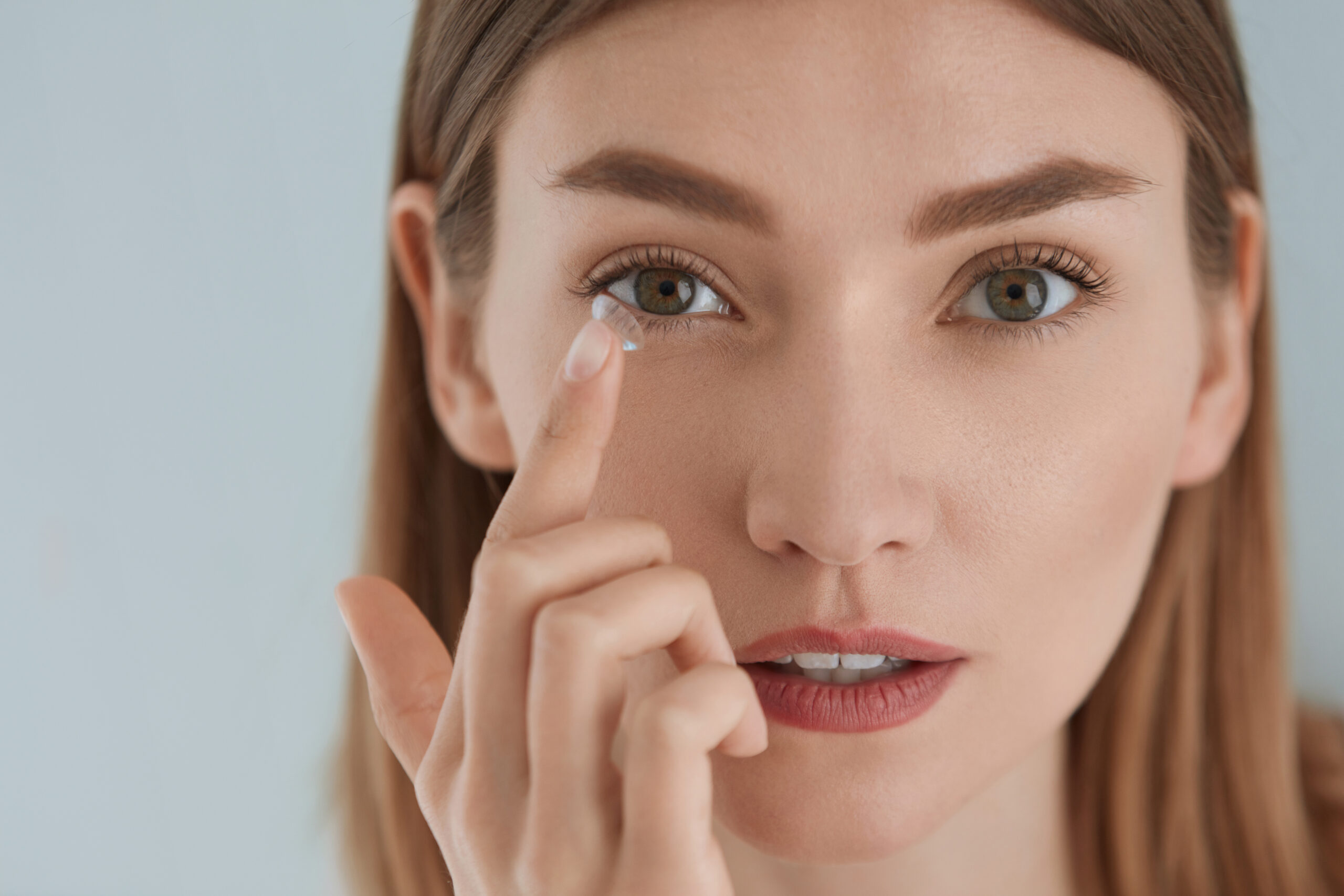 contact-eye-lens-woman-applying-eye-contacts-on-eyes-closeup